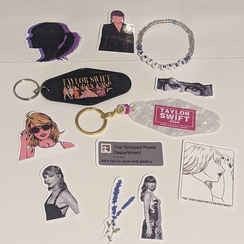 Taylor Swift Keychains Set New!